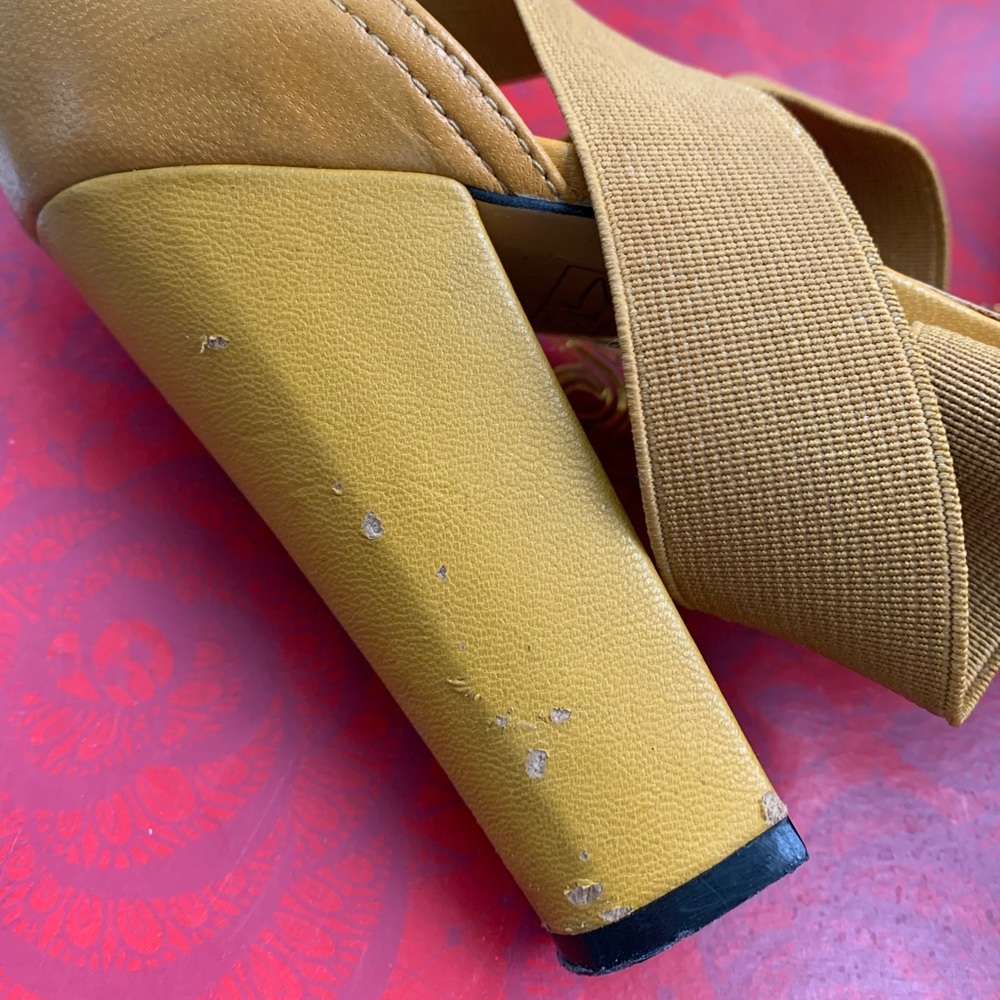 Heels - Picture 4 of 4